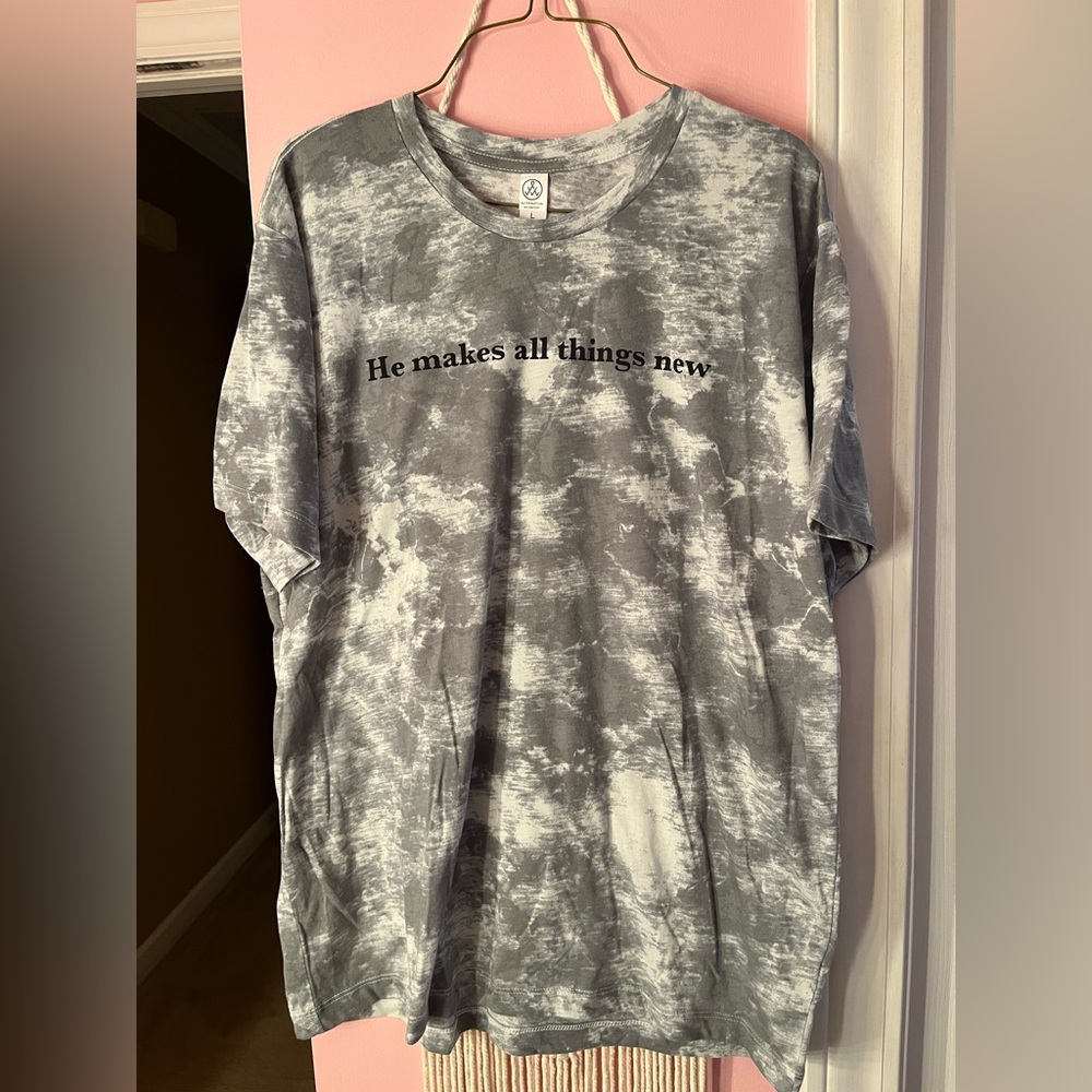 Christian T-shirt “he makes all things new”
